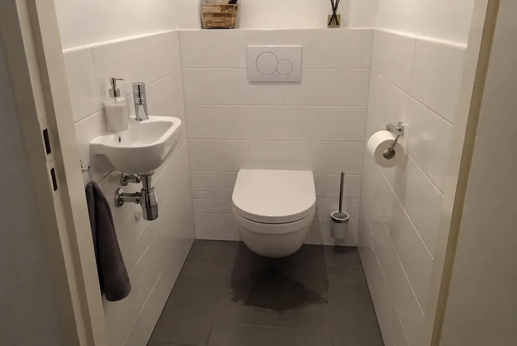 Lekdetectie Loosdrecht – natte vloer bij een toilet